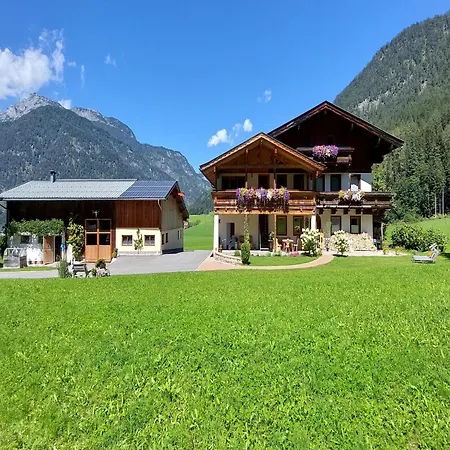In Near Areas, Cleaning Included * Saalfelden am Steinernen Meer